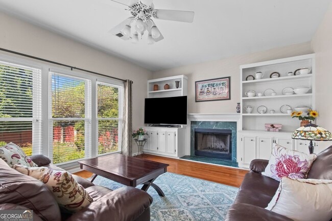 Building Photo - 304 Fairbrook Cir