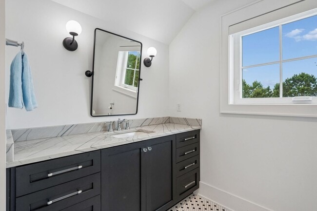 Building Photo - Beautiful 5 Bedroom Marshside Home