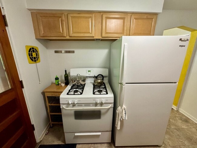 Building Photo - Charming 2 Bed 1 Bath in Beechview!