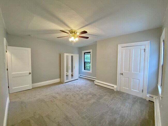 Building Photo - Renovated 2 Bed/1.5 Bath on a Quiet Street in Mt. Washington!  Available July1st!