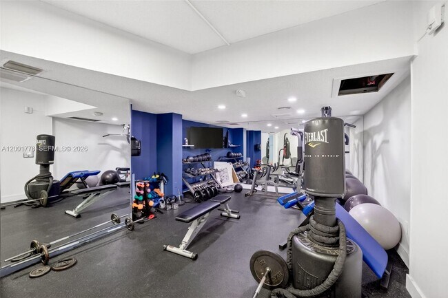 Building Photo - 16565 NE 26th Ave