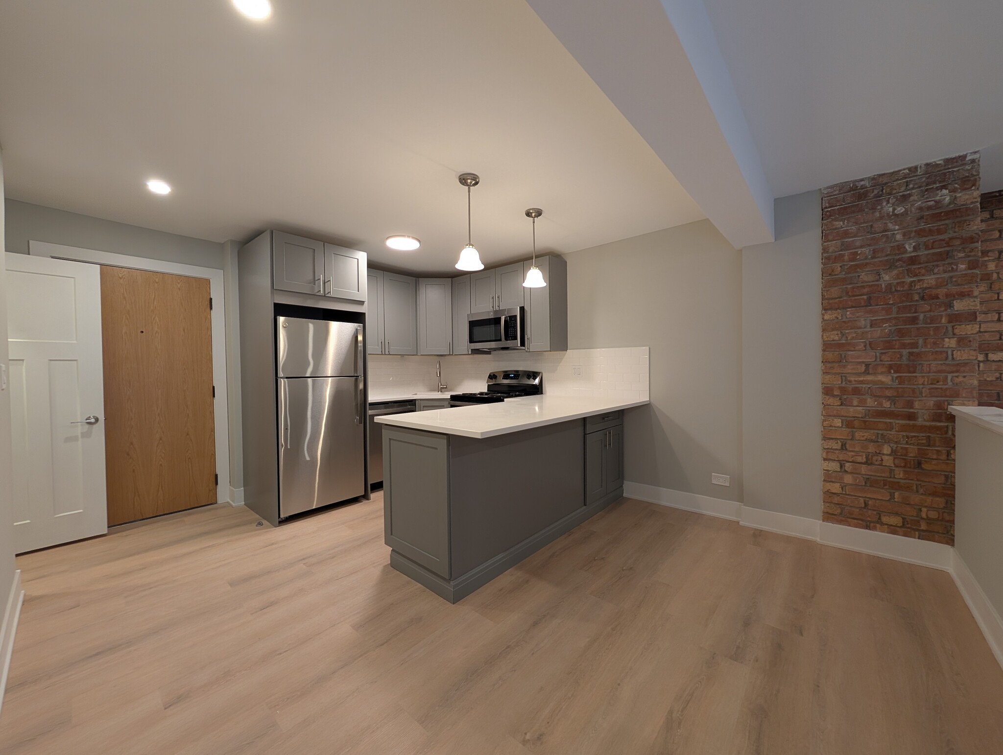 Building Photo - 1214 N La Salle Dr