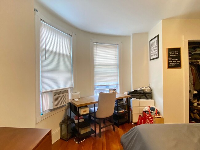 Building Photo - Spacious two bedroom in Brookline