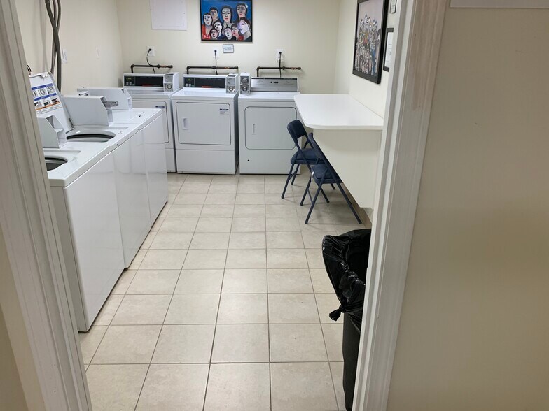 Common Area Laundry - 26 Linden Pl