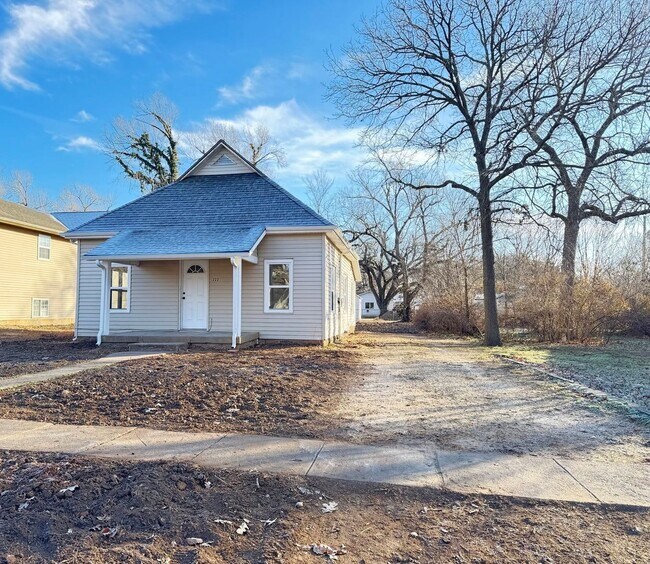 Building Photo - 222 Lee Ave