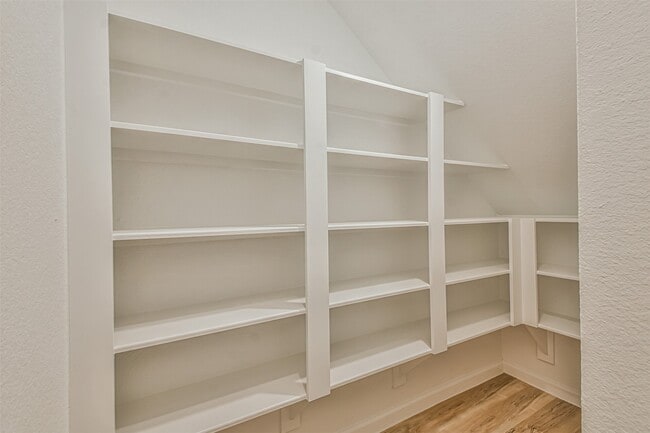 Building Photo - 678 Royal Arch Dr