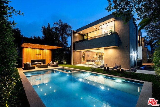 Building Photo - 434 Flores St