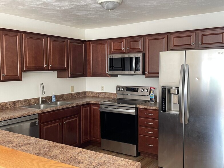 Kitchen (refurbished). New appliances with large LG refrigerator - 834 Patrick Henry Dr