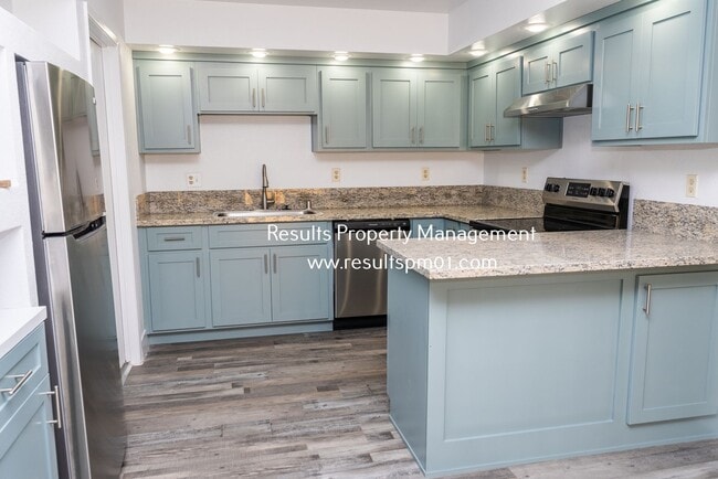 Building Photo - Charming 2 Bed Two Bath Duplex