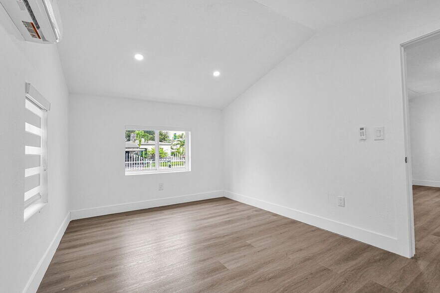 Building Photo - 250 NW 45th St