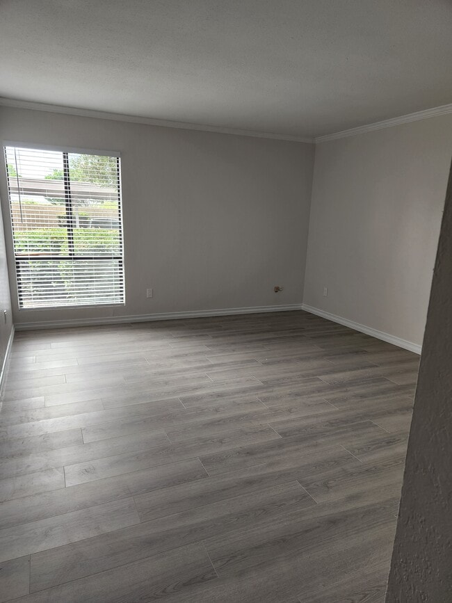 Building Photo - 9229 Village Glen Dr