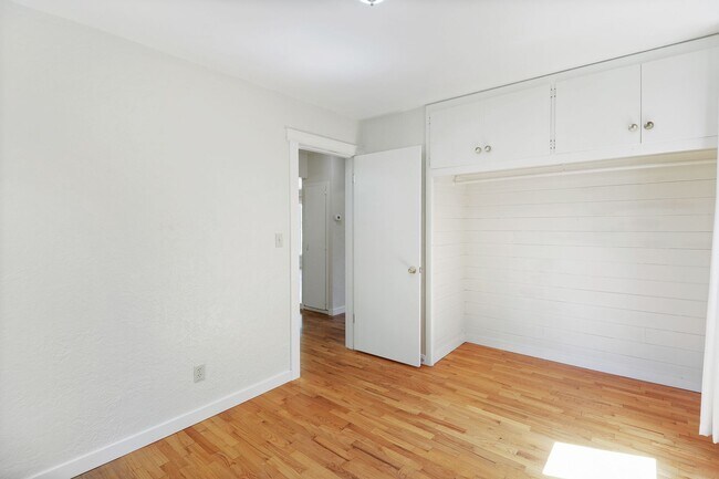 Building Photo - Eastside Charmer with 3 bedrooms 1.75 bath...