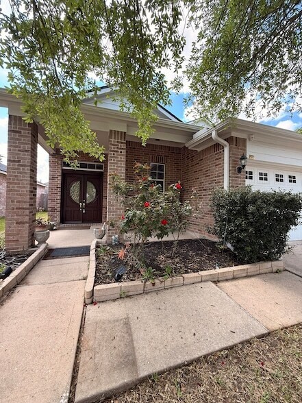 Building Photo - 23603 Maple Vista Ln