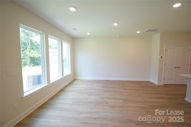 Building Photo - 113 Quartz Hl Wy