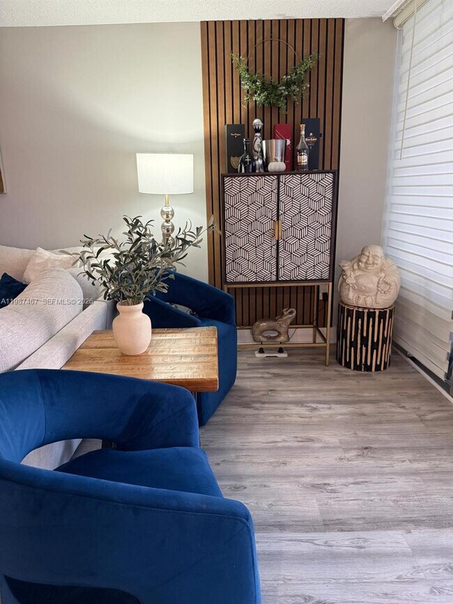 Building Photo - 18061 Biscayne Blvd