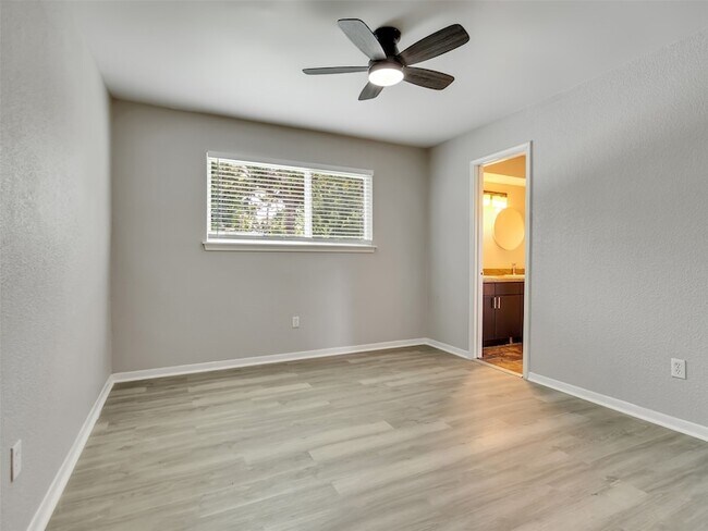 Building Photo - 612 Orangewood Dr