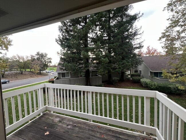 Building Photo - 235 Live Oak Cir