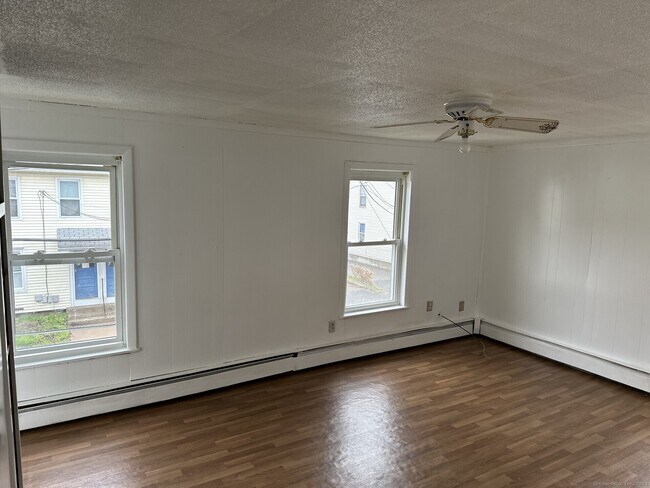 Building Photo - 4 Martin St