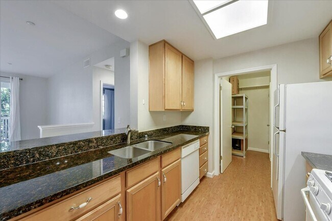 Building Photo - 617 Arcadia Ter