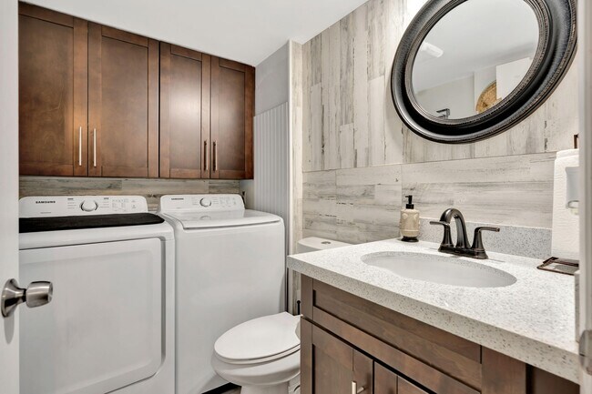 Building Photo - 1209 12th Ct