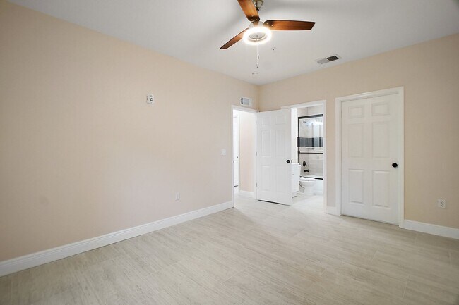 Building Photo - Luxury 2 Bed 2 Bath, Downtown Eustis Full ...