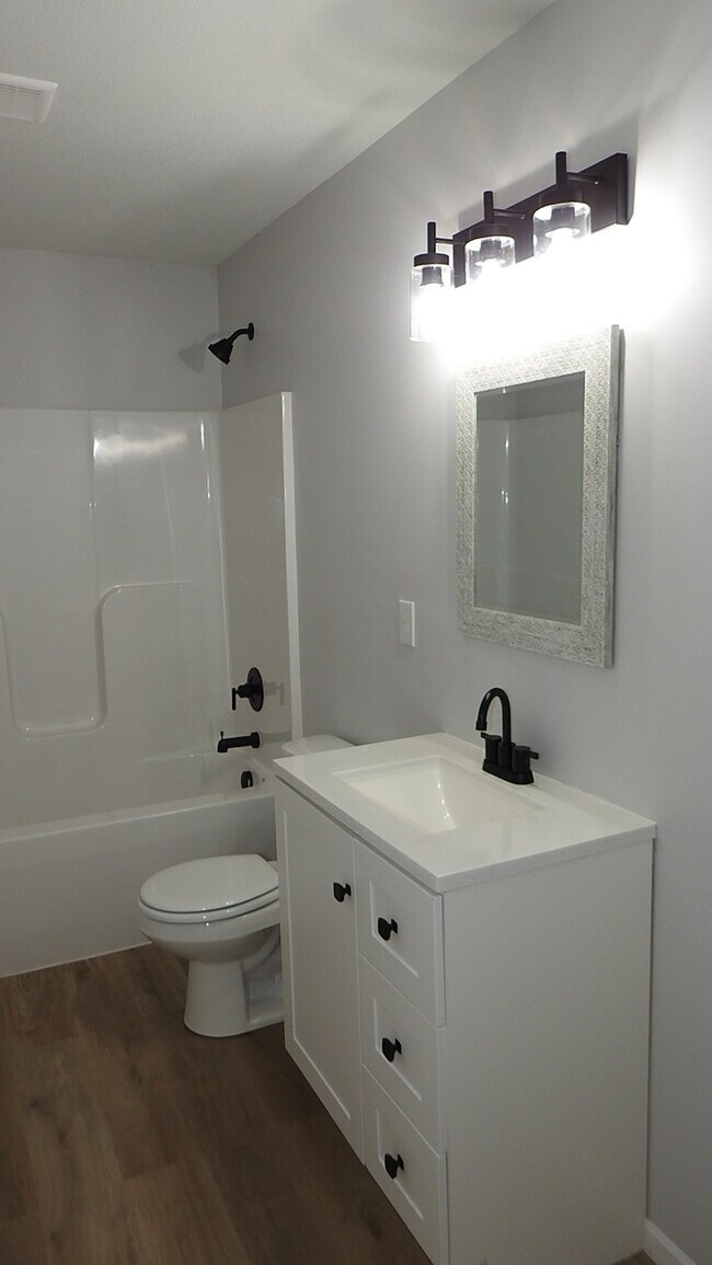 Building Photo - Newer Build - 3 bed -2bath Home in Indepen...