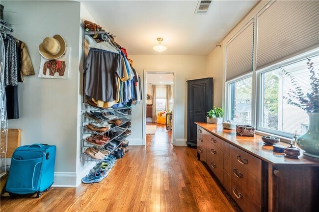 Building Photo - 360 8th St NE