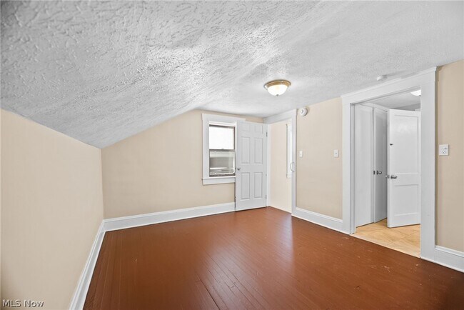 Building Photo - 153 Henry St