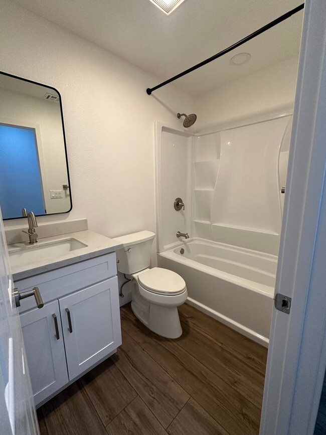Building Photo - **$200 MOVE IN SPECIAL! Newly Remodeled/Op...