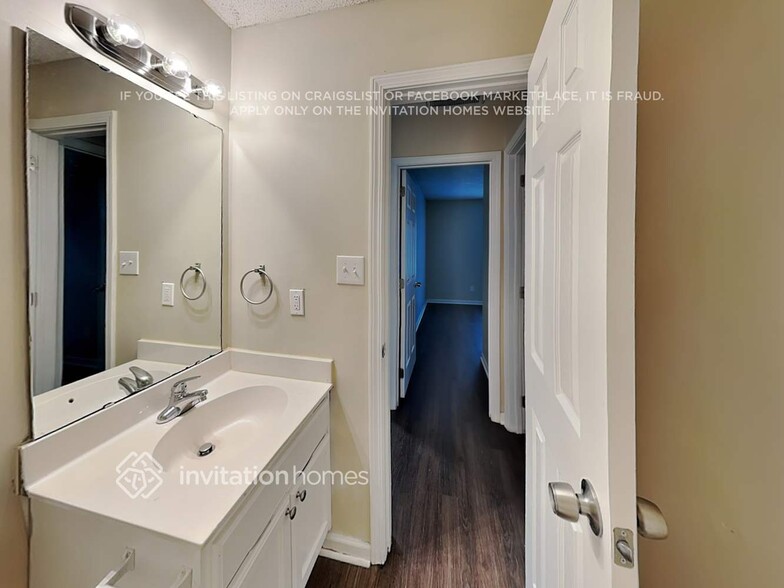 Building Photo - 1707 Oakdale Green Dr