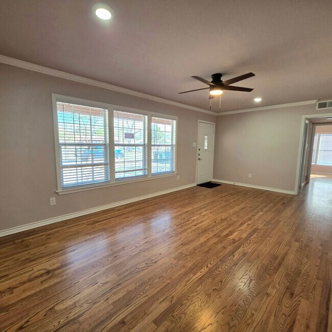 Building Photo - Charming remodeled 3-bedroom home for lease!