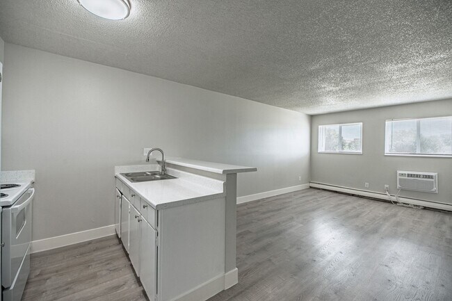 Building Photo - 3604 E Uintah St