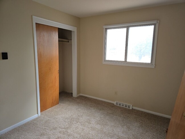 Building Photo - STUDENTS WELCOME! 5-Bedroom / 3-Bathroom Tri-Level Home Two Miles from CSU