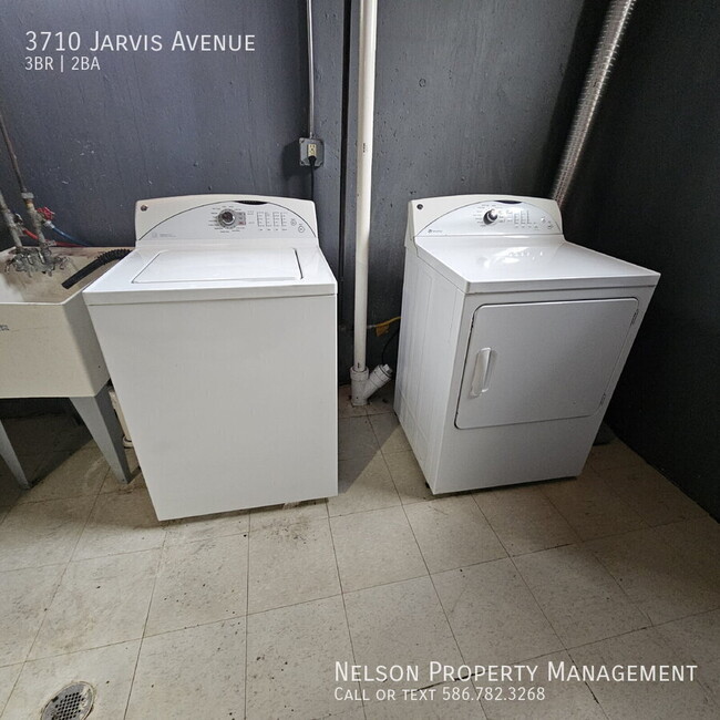 Building Photo - 3710 Jarvis Ave