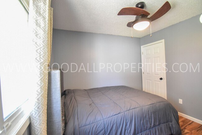 Building Photo - 2 Bedroom 2 Bath Home in Des Moines