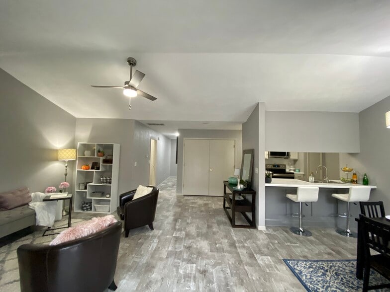 Building Photo - 1050 Minns Dr
