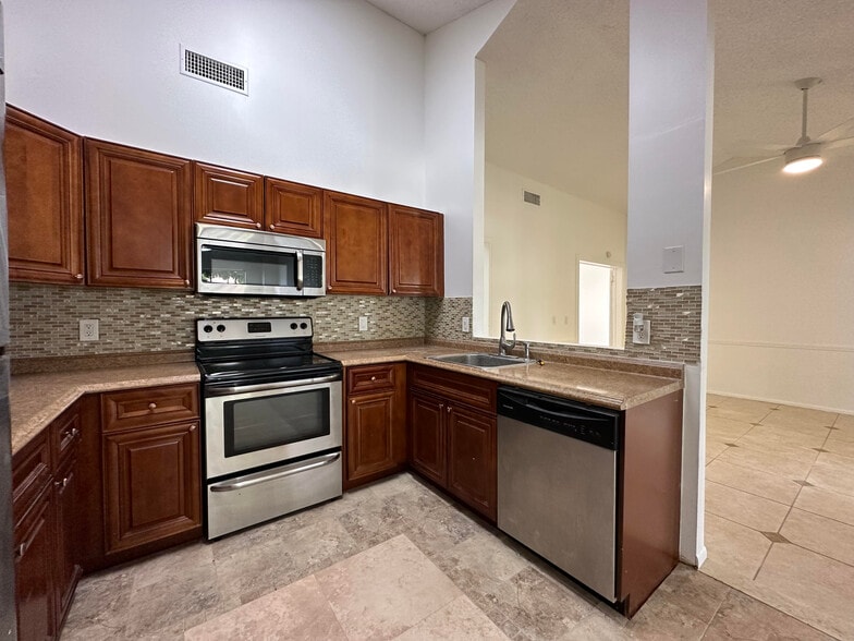 Building Photo - 10682 Fascination Ln