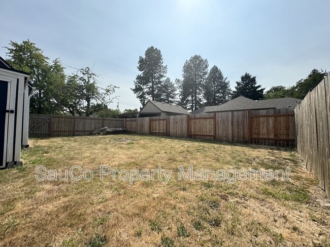 Building Photo - 6543 SE Borwick St