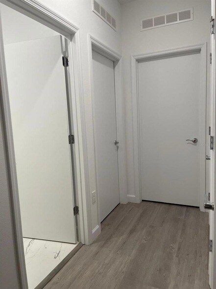 Building Photo - 665 Trikomo Dr