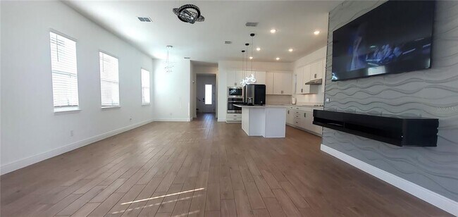 Building Photo - 736 Yukon Ln