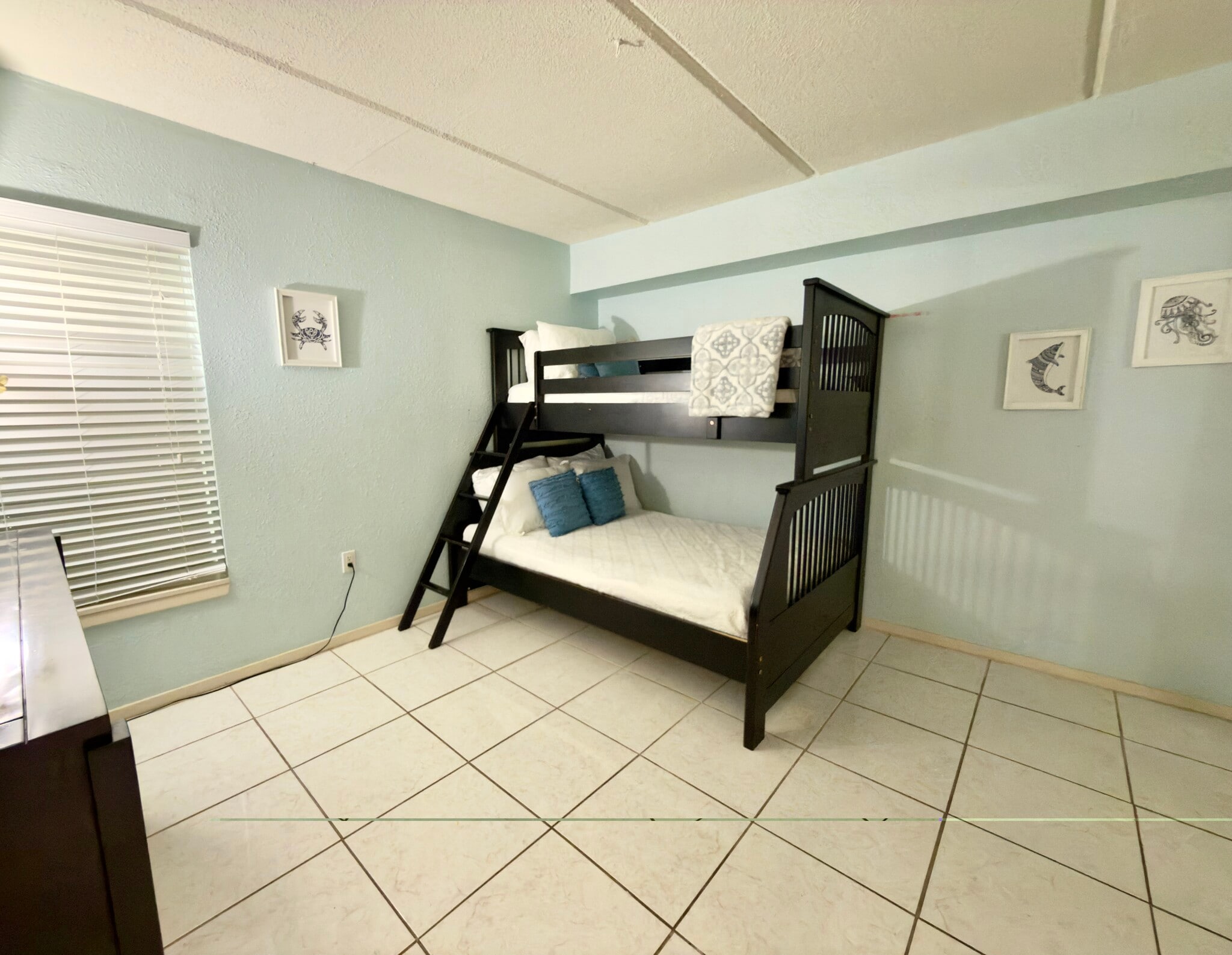 Building Photo - 404 Padre Blvd