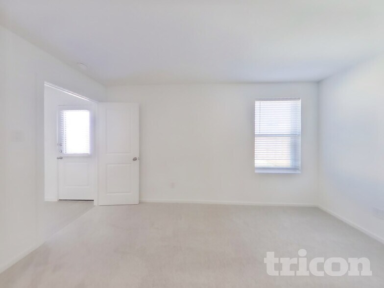 Building Photo - 3009 fantasy Terrace Dr