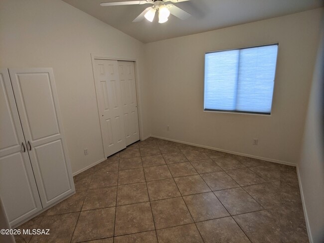 Building Photo - 2414 E Skipping Rock Way
