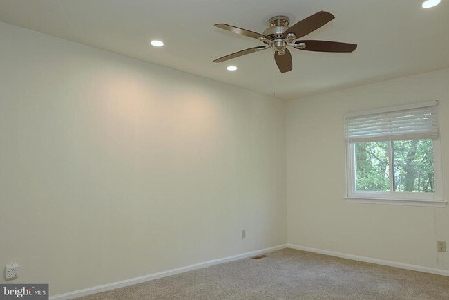 Building Photo - 72 5 Crown Royal Cir