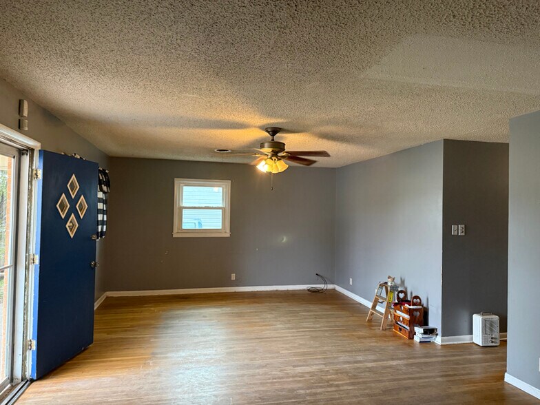 Primary Photo - 4620 S Rusk St