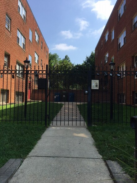 Building Photo - 4732 Benning Rd SE