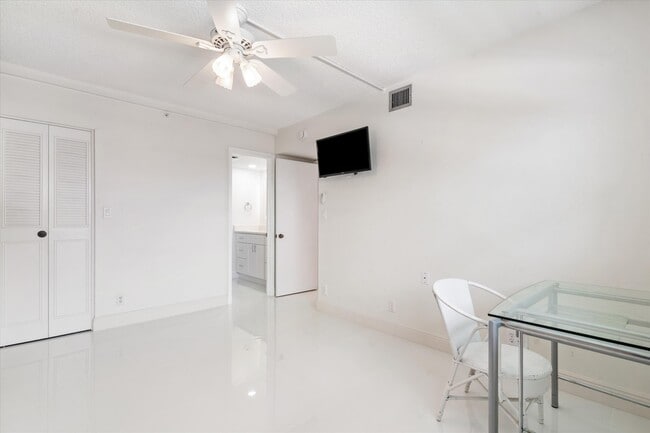 Building Photo - 3300 S Ocean Blvd