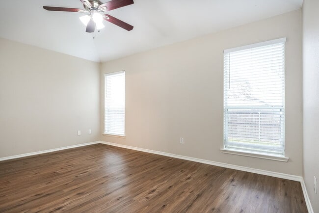 Building Photo - 6552 Manitoba St