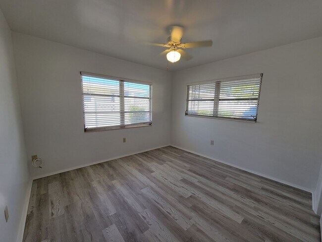Building Photo - 505 Manatee Ct