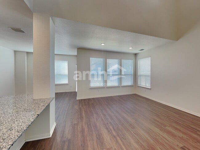 Building Photo - 2721 Meadowood Heights